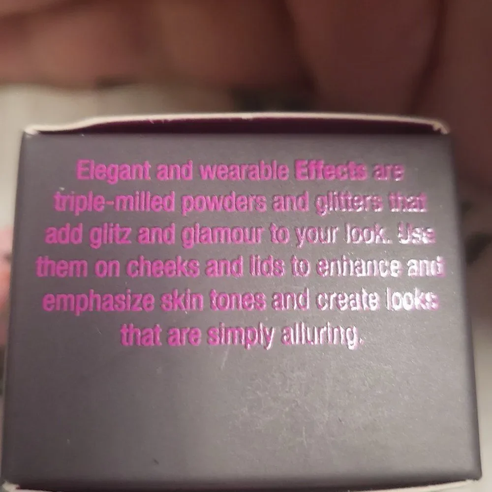 Lique Cheek and Eye lid Powder Angel